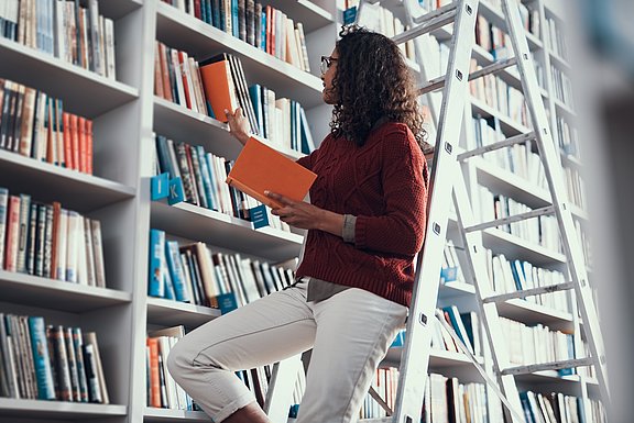 Entdecken Sie die aktuellen Whitepaper von mi connect auf einen Blick. Bild: stock.adobe.com - Yakobchuk Olena Entdecken Sie die aktuellen Whitepaper von mi connect auf einen Blick. Bild: stock.adobe.com - Yakobchuk Olena